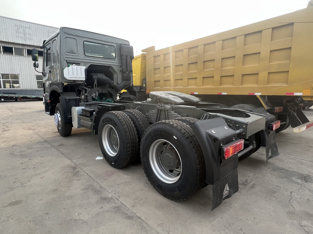 SINOTRUK HOWO - Tegljač: slika SINOTRUK HOWO - Tegljač SINOTRUK HOWO - Tegljač: slika SINOTRUK HOWO - Tegljač