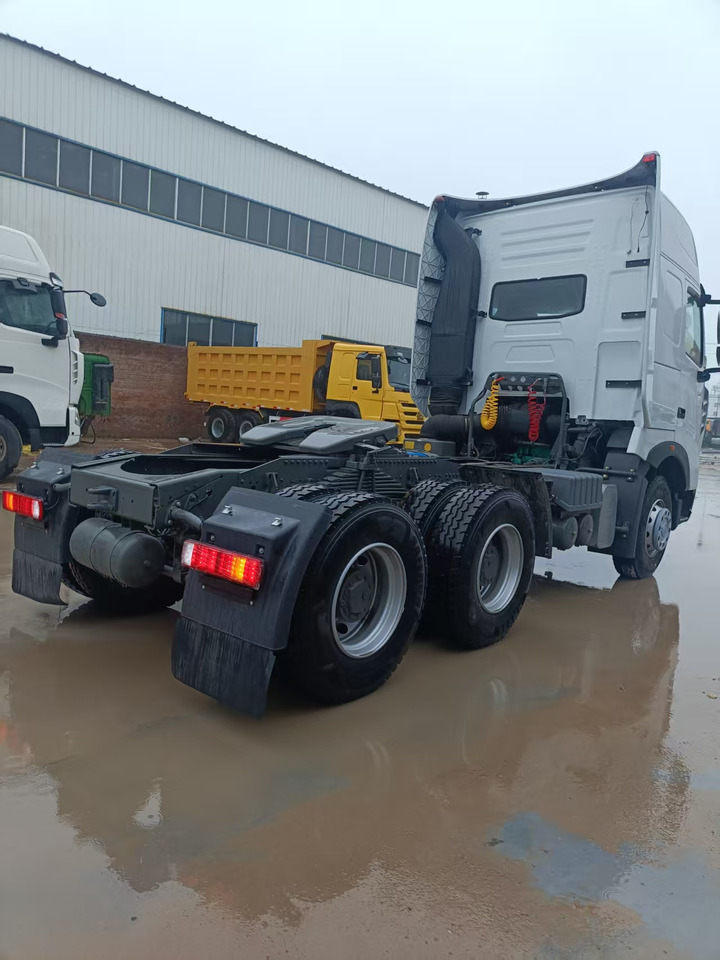SINOTRUK HOWO - Tegljač: slika SINOTRUK HOWO - Tegljač SINOTRUK HOWO - Tegljač: slika SINOTRUK HOWO - Tegljač