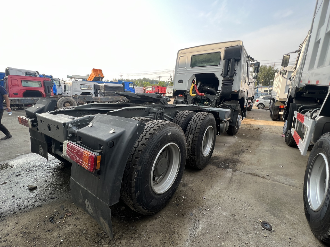 SINOTRUK HOWO tralier head - Tegljač: slika SINOTRUK HOWO tralier head - Tegljač SINOTRUK HOWO tralier head - Tegljač: slika SINOTRUK HOWO tralier head - Tegljač
