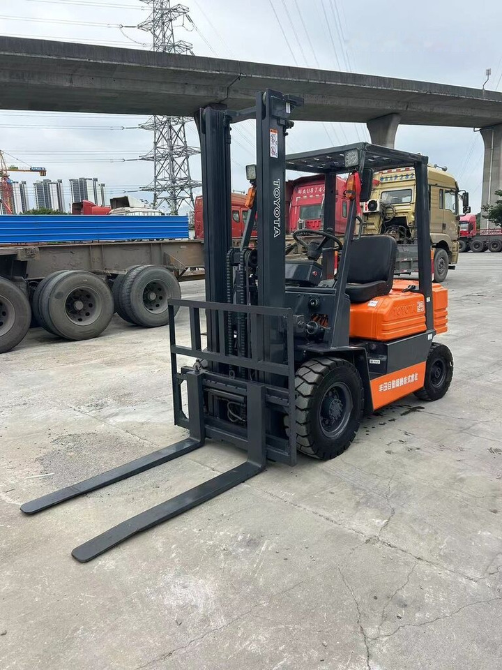 Toyota FD25 - Diesel viličar: slika Toyota FD25 - Diesel viličar Toyota FD25 - Diesel viličar: slika Toyota FD25 - Diesel viličar