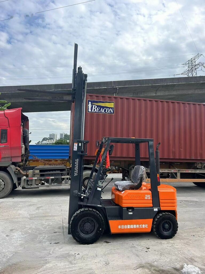 Toyota FD25 - Diesel viličar: slika Toyota FD25 - Diesel viličar Toyota FD25 - Diesel viličar: slika Toyota FD25 - Diesel viličar