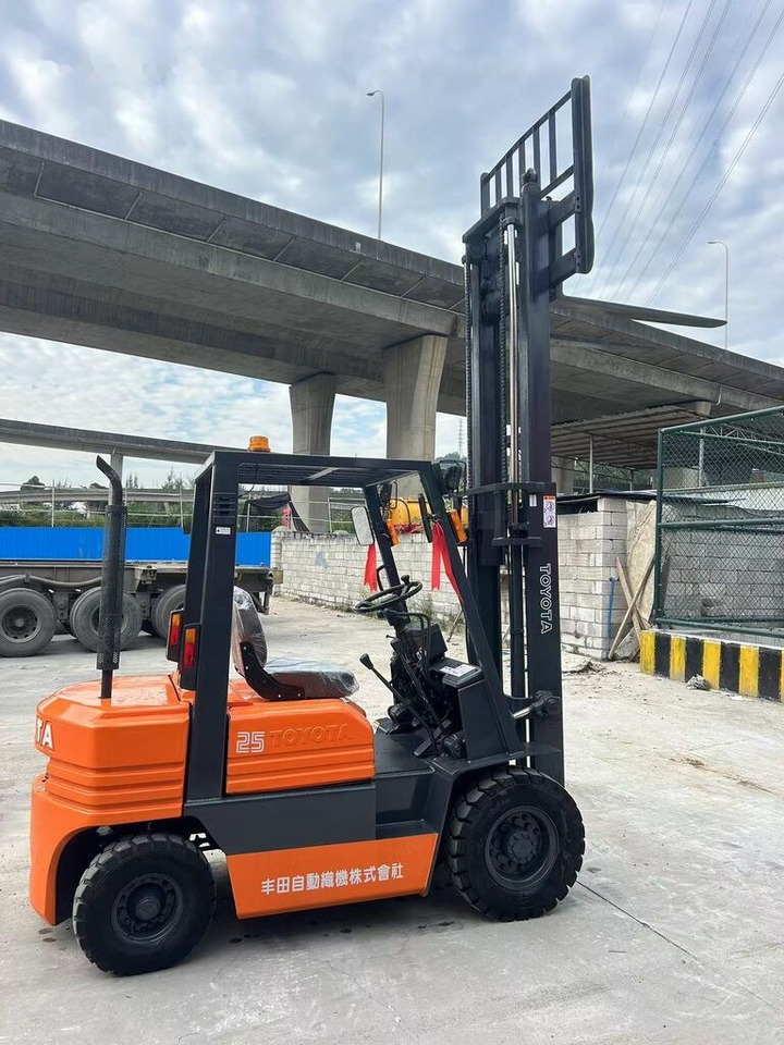 Toyota FD25 - Diesel viličar: slika Toyota FD25 - Diesel viličar Toyota FD25 - Diesel viličar: slika Toyota FD25 - Diesel viličar