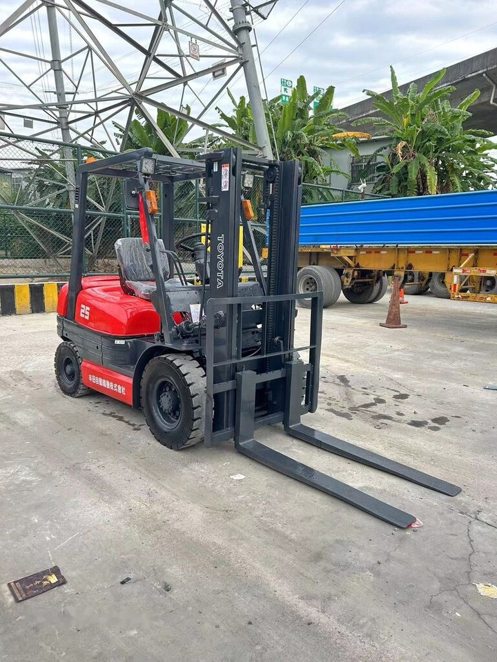 Toyota FD25 - Diesel viličar: slika Toyota FD25 - Diesel viličar Toyota FD25 - Diesel viličar: slika Toyota FD25 - Diesel viličar