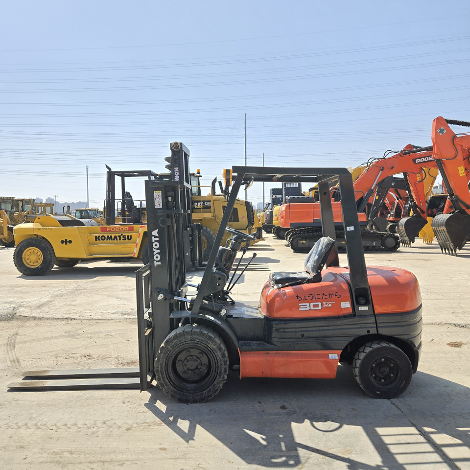 Toyota FD30 - Diesel viličar: slika Toyota FD30 - Diesel viličar Toyota FD30 - Diesel viličar: slika Toyota FD30 - Diesel viličar