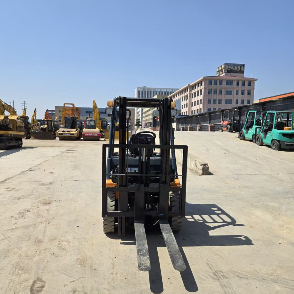 Toyota FD30 - Diesel viličar: slika Toyota FD30 - Diesel viličar Toyota FD30 - Diesel viličar: slika Toyota FD30 - Diesel viličar