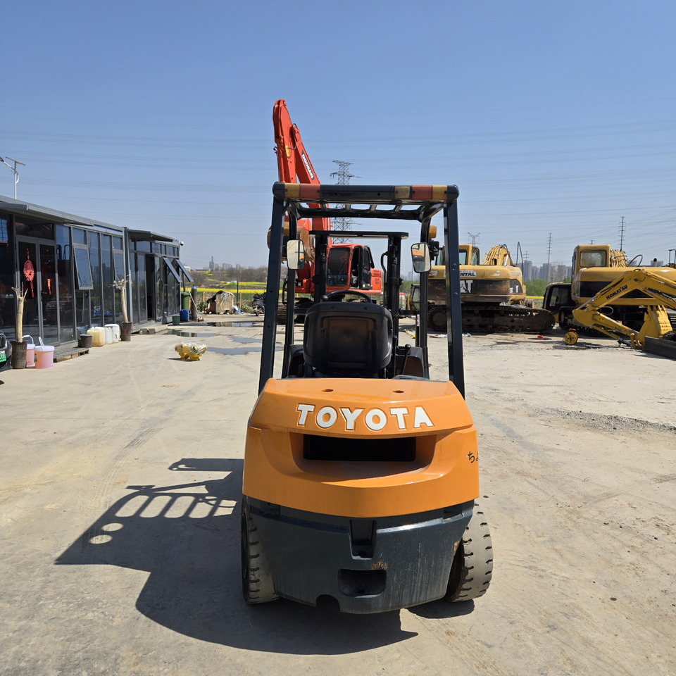 Toyota FD30 - Diesel viličar: slika Toyota FD30 - Diesel viličar Toyota FD30 - Diesel viličar: slika Toyota FD30 - Diesel viličar