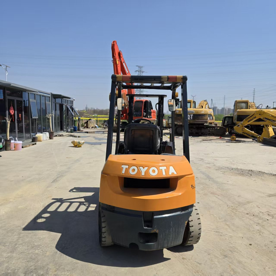 Toyota FD30 - Diesel viličar: slika Toyota FD30 - Diesel viličar Toyota FD30 - Diesel viličar: slika Toyota FD30 - Diesel viličar