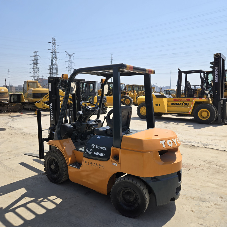 Toyota FD30 - Diesel viličar: slika Toyota FD30 - Diesel viličar Toyota FD30 - Diesel viličar: slika Toyota FD30 - Diesel viličar