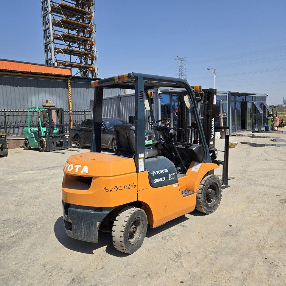 Toyota FD30 - Diesel viličar: slika Toyota FD30 - Diesel viličar Toyota FD30 - Diesel viličar: slika Toyota FD30 - Diesel viličar