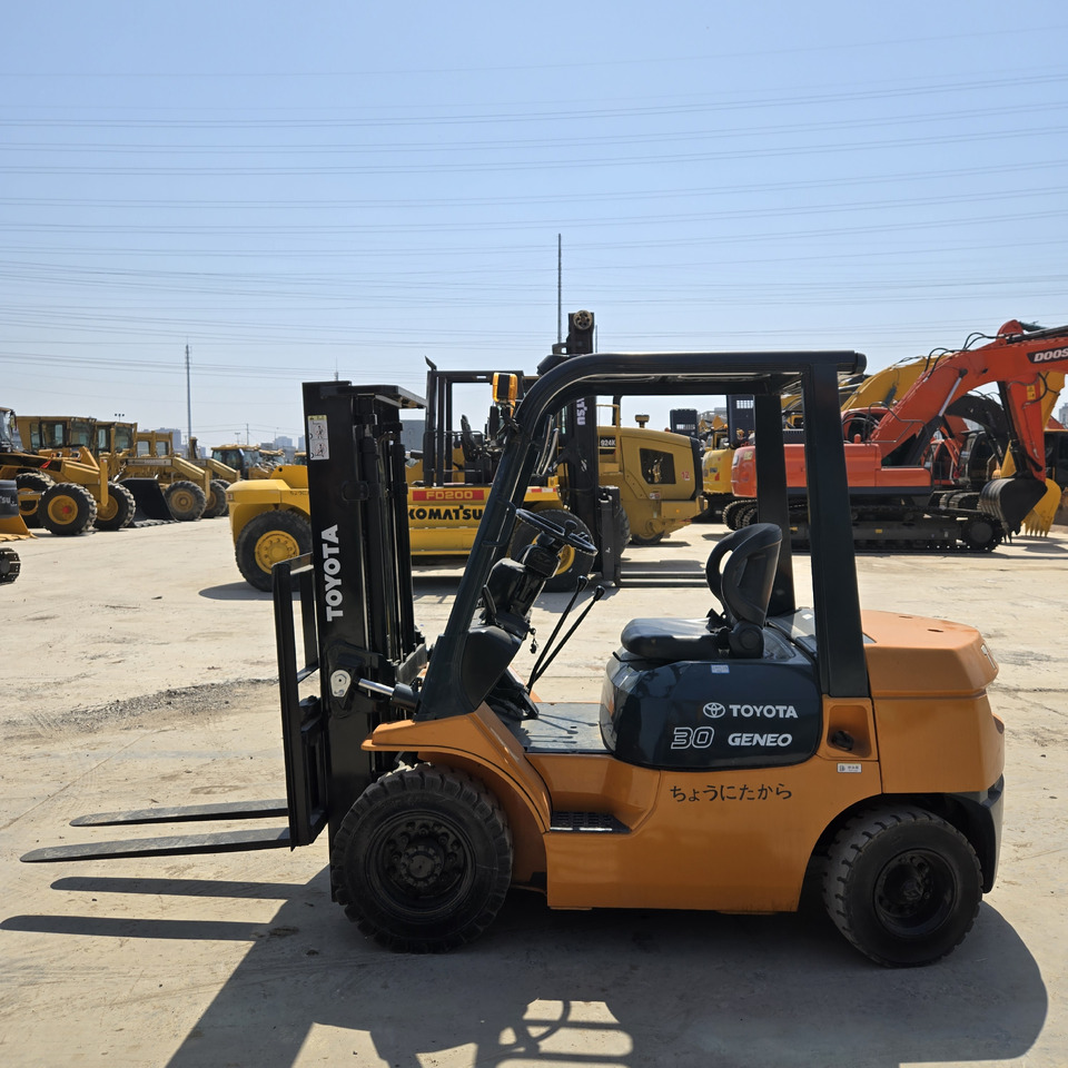 Toyota FD30 - Diesel viličar: slika Toyota FD30 - Diesel viličar Toyota FD30 - Diesel viličar: slika Toyota FD30 - Diesel viličar