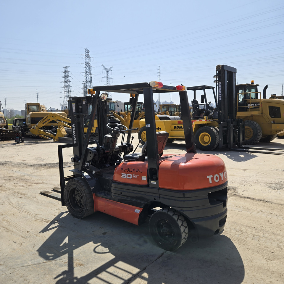 Toyota FD30 - Diesel viličar: slika Toyota FD30 - Diesel viličar Toyota FD30 - Diesel viličar: slika Toyota FD30 - Diesel viličar