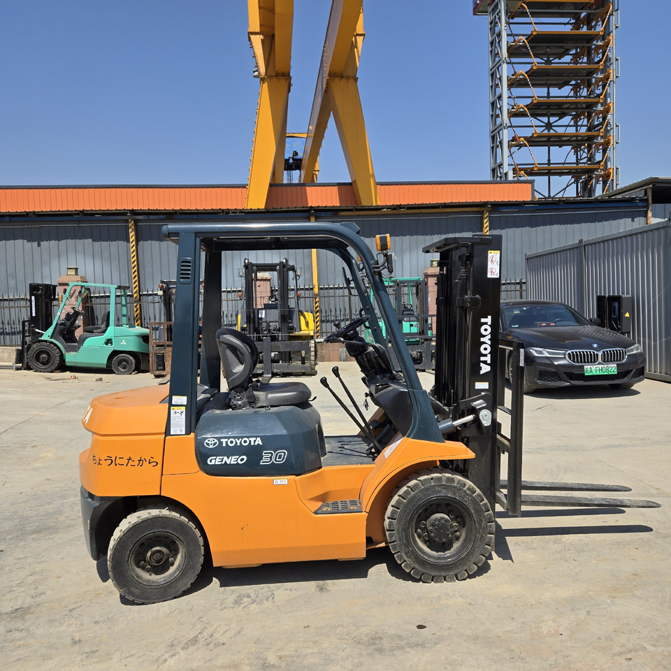 Toyota FD30 - Diesel viličar: slika Toyota FD30 - Diesel viličar Toyota FD30 - Diesel viličar: slika Toyota FD30 - Diesel viličar