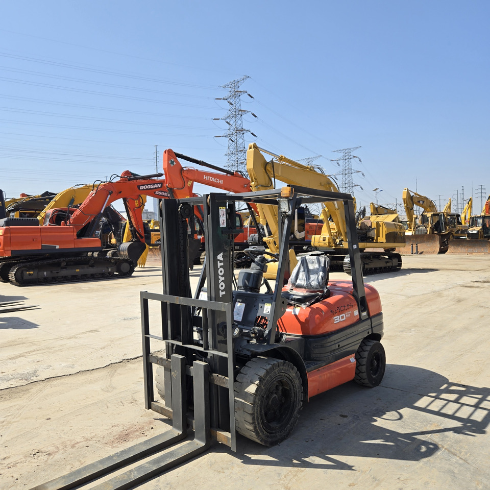 Toyota FD30 - Diesel viličar: slika Toyota FD30 - Diesel viličar Toyota FD30 - Diesel viličar: slika Toyota FD30 - Diesel viličar