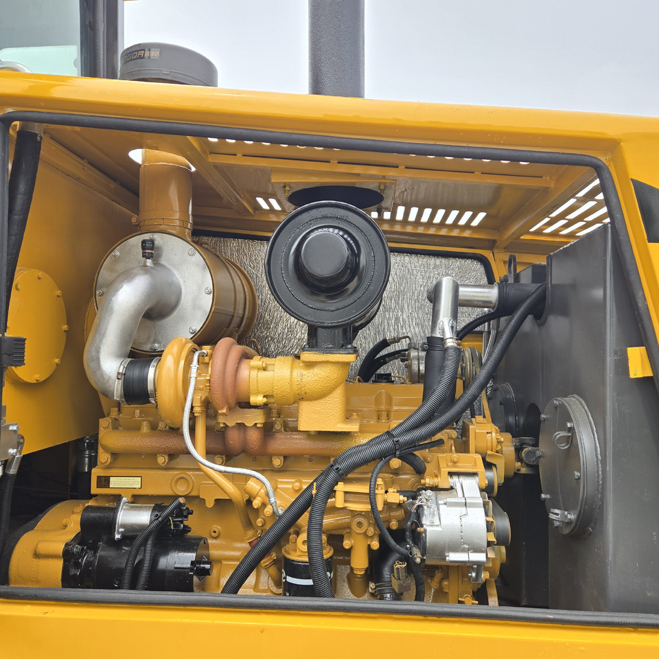Grejder XCMG GR2153: slika Grejder XCMG GR2153