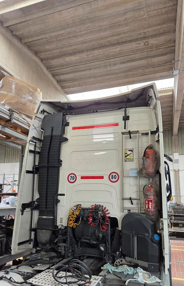 Cabina Volvo FH460 Alta Globetrotter - Kabina za Kamion: slika Cabina Volvo FH460 Alta Globetrotter - Kabina za Kamion Cabina Volvo FH460 Alta Globetrotter - Kabina za Kamion: slika Cabina Volvo FH460 Alta Globetrotter - Kabina za Kamion