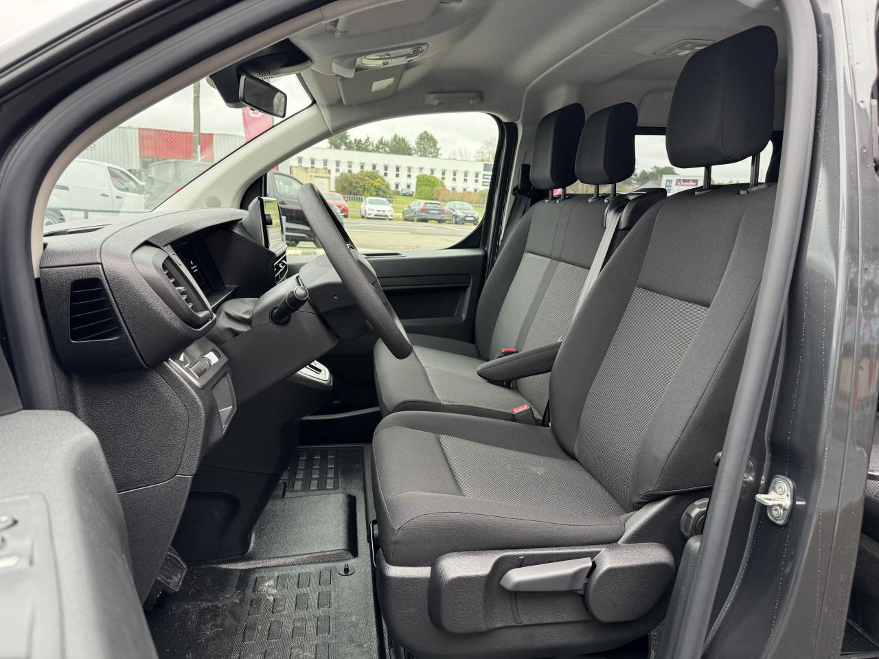 CITROEN Jumpy XL 2.0 BlueHDi - 180 S&S - BV EAT8 III CABINE APPROFONDIE Cabine approfondie Fixe PHASE 2 - Furgon: slika CITROEN Jumpy XL 2.0 BlueHDi - 180 S&S - BV EAT8 III CABINE APPROFONDIE Cabine approfondie Fixe PHASE 2 - Furgon CITROEN Jumpy XL 2.0 BlueHDi - 180 S&S - BV EAT8 III CABINE APPROFONDIE Cabine approfondie Fixe PHASE 2 - Furgon: slika CITROEN Jumpy XL 2.0 BlueHDi - 180 S&S - BV EAT8 III CABINE APPROFONDIE Cabine approfondie Fixe PHASE 2 - Furgon