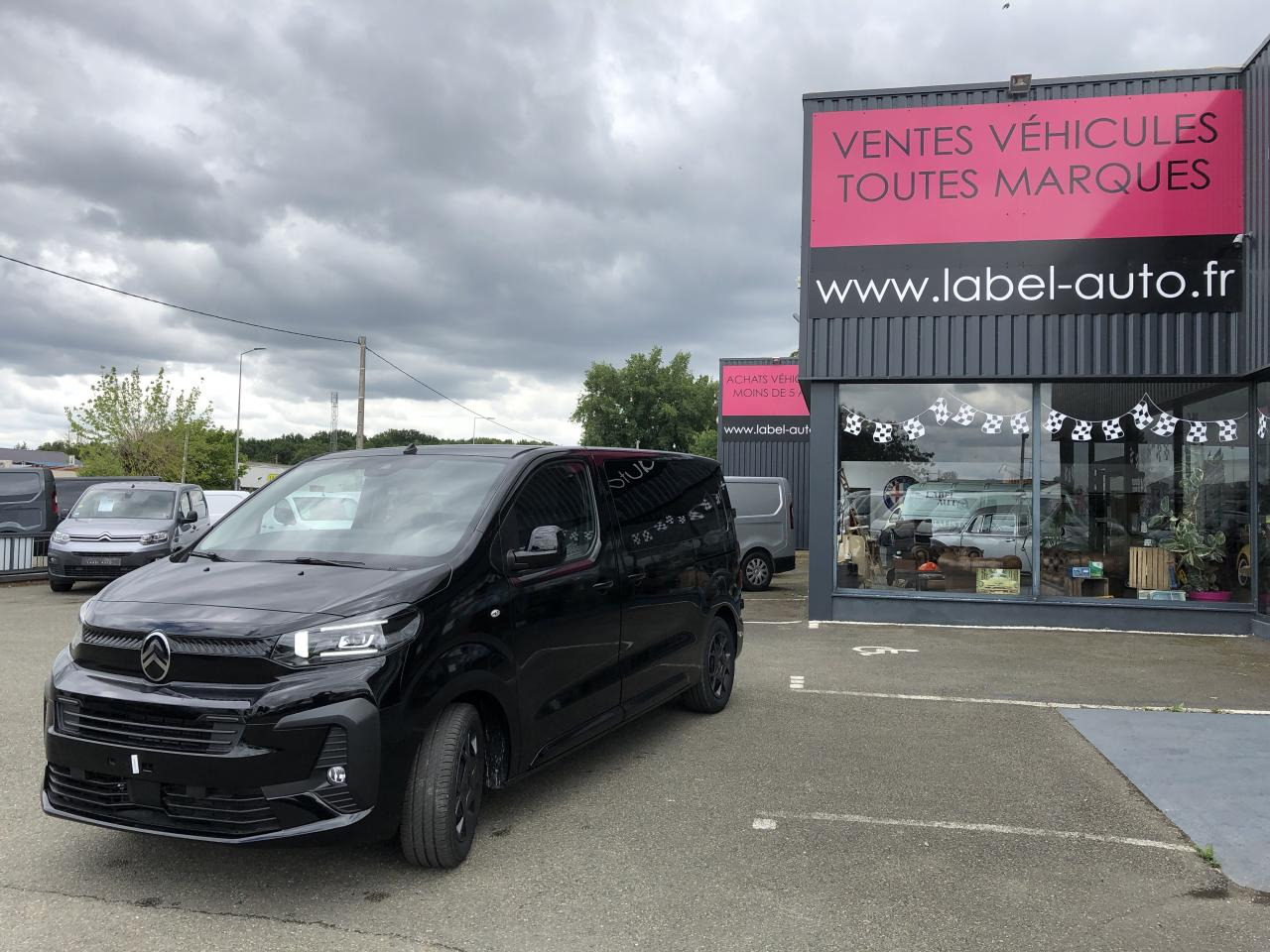 CITROEN jumpy XL 2.0 BLUEHDI 180CH S&S CABINE APPROFONDIE FIXE EAT8 5 PLACES - Furgon: slika CITROEN jumpy XL 2.0 BLUEHDI 180CH S&S CABINE APPROFONDIE FIXE EAT8 5 PLACES - Furgon CITROEN jumpy XL 2.0 BLUEHDI 180CH S&S CABINE APPROFONDIE FIXE EAT8 5 PLACES - Furgon: slika CITROEN jumpy XL 2.0 BLUEHDI 180CH S&S CABINE APPROFONDIE FIXE EAT8 5 PLACES - Furgon