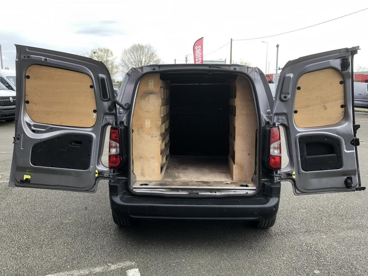 Citroen Berlingo M 1000KG BLUEHDI 130 S&S CLUB EAT8 - Mali kombi: slika Citroen Berlingo M 1000KG BLUEHDI 130 S&S CLUB EAT8 - Mali kombi Citroen Berlingo M 1000KG BLUEHDI 130 S&S CLUB EAT8 - Mali kombi: slika Citroen Berlingo M 1000KG BLUEHDI 130 S&S CLUB EAT8 - Mali kombi