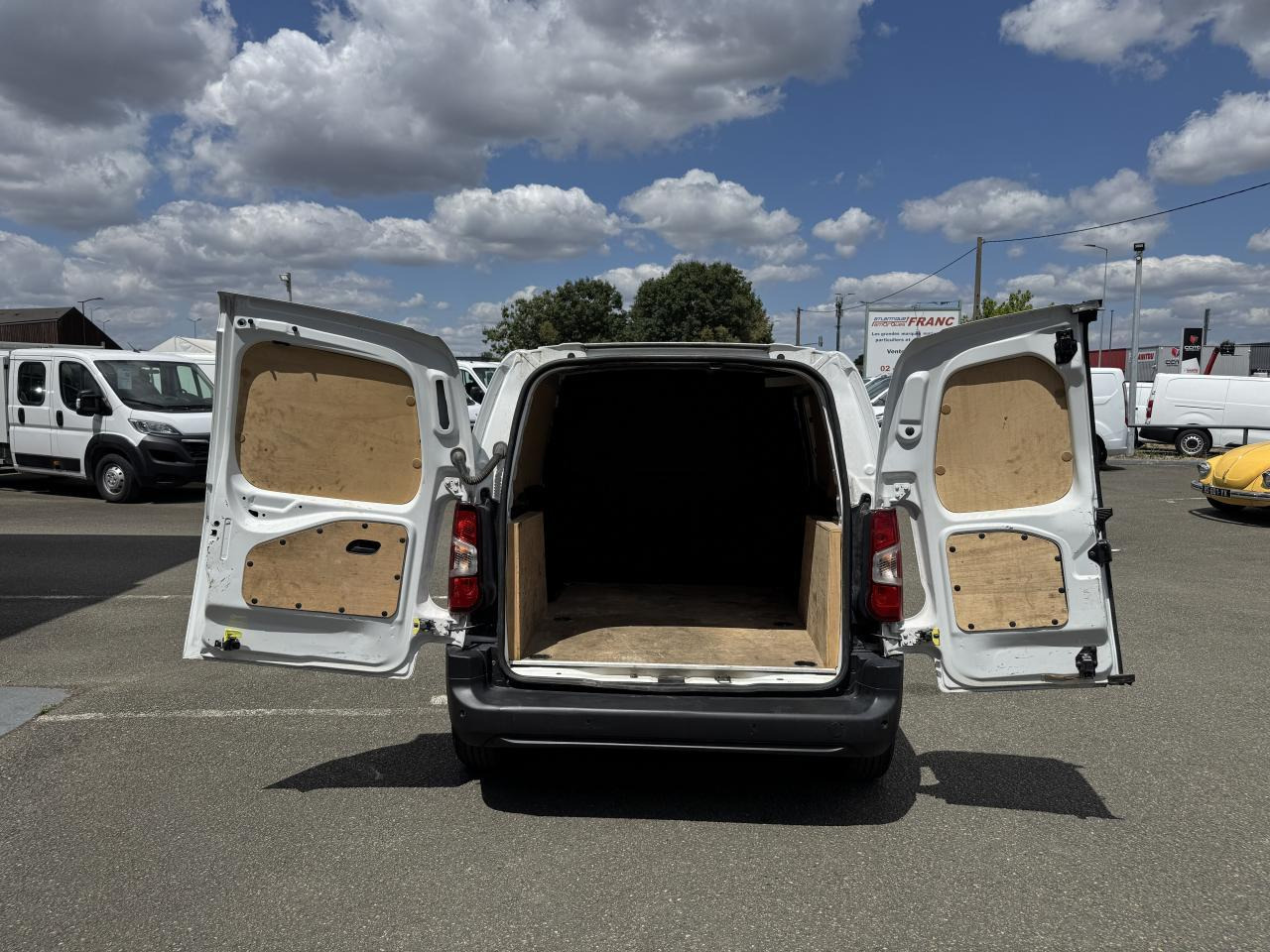 Citroen Berlingo M 650KG BLUEHDI 100 S&S DRIVER BVM5 - Furgon: slika Citroen Berlingo M 650KG BLUEHDI 100 S&S DRIVER BVM5 - Furgon Citroen Berlingo M 650KG BLUEHDI 100 S&S DRIVER BVM5 - Furgon: slika Citroen Berlingo M 650KG BLUEHDI 100 S&S DRIVER BVM5 - Furgon