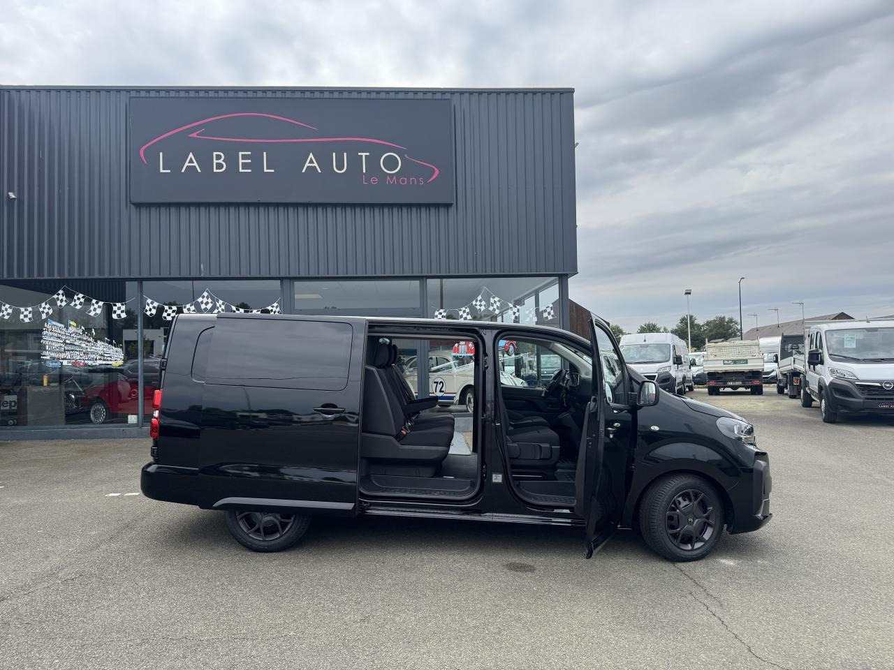 Citroen Jumpy XL 2.0 BLUEHDI 180CH S&S CABINE APPROFONDIE FIXE EAT8 5 PLACES - Dostavno vozilo s dvostrukom kabinom: slika Citroen Jumpy XL 2.0 BLUEHDI 180CH S&S CABINE APPROFONDIE FIXE EAT8 5 PLACES - Dostavno vozilo s dvostrukom kabinom Citroen Jumpy XL 2.0 BLUEHDI 180CH S&S CABINE APPROFONDIE FIXE EAT8 5 PLACES - Dostavno vozilo s dvostrukom kabinom: slika Citroen Jumpy XL 2.0 BLUEHDI 180CH S&S CABINE APPROFONDIE FIXE EAT8 5 PLACES - Dostavno vozilo s dvostrukom kabinom