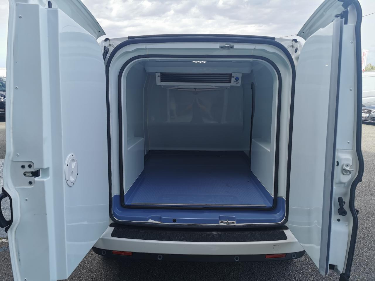 FIAT DOBLO 1.6 MJT 105 CH PRO LOUNGE FRIGORIFIQUE - Furgon: slika FIAT DOBLO 1.6 MJT 105 CH PRO LOUNGE FRIGORIFIQUE - Furgon FIAT DOBLO 1.6 MJT 105 CH PRO LOUNGE FRIGORIFIQUE - Furgon: slika FIAT DOBLO 1.6 MJT 105 CH PRO LOUNGE FRIGORIFIQUE - Furgon