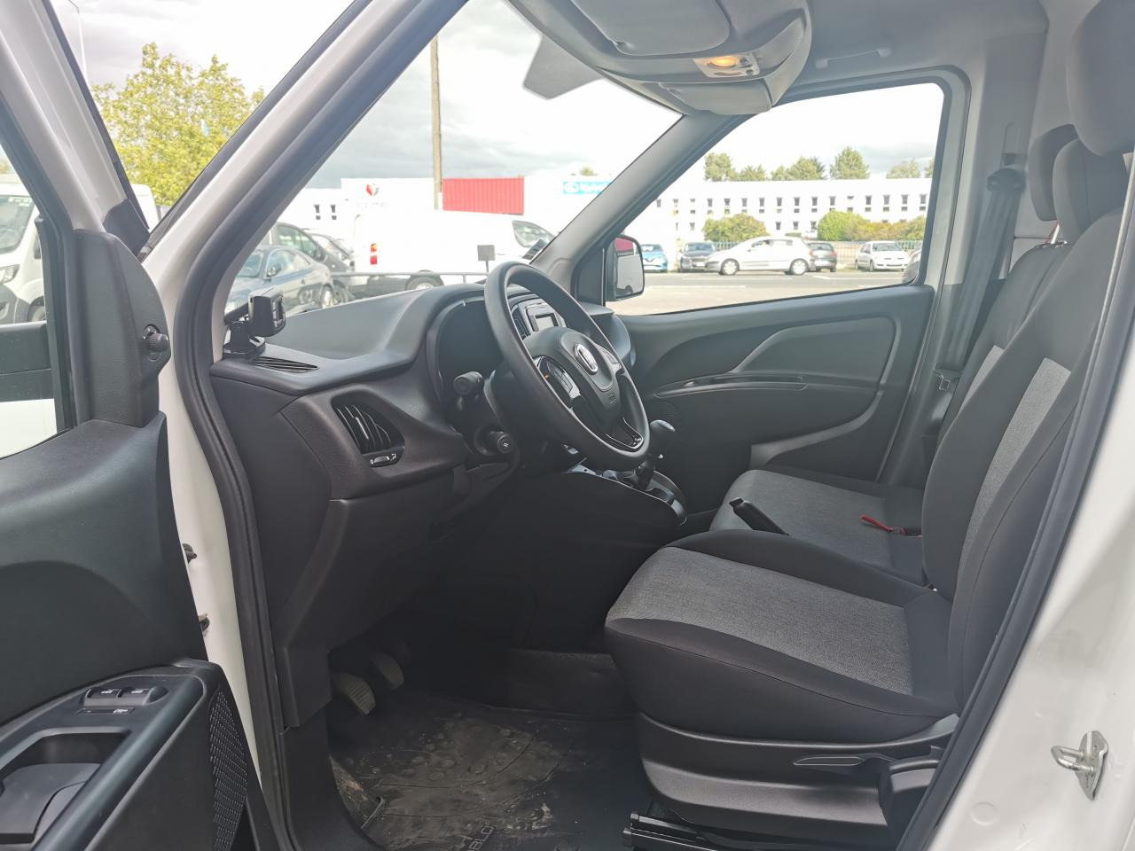FIAT DOBLO 1.6 MJT 105 CH PRO LOUNGE FRIGORIFIQUE - Furgon: slika FIAT DOBLO 1.6 MJT 105 CH PRO LOUNGE FRIGORIFIQUE - Furgon FIAT DOBLO 1.6 MJT 105 CH PRO LOUNGE FRIGORIFIQUE - Furgon: slika FIAT DOBLO 1.6 MJT 105 CH PRO LOUNGE FRIGORIFIQUE - Furgon