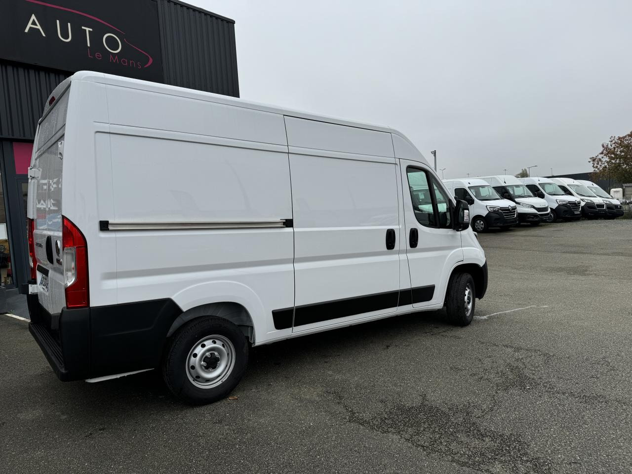 FIAT Ducato Tôlé 3.3 M H2 2.2 - 140 S&S III FOURGON TOLE Fourgon Tôlé 3.3 - Furgon: slika FIAT Ducato Tôlé 3.3 M H2 2.2 - 140 S&S III FOURGON TOLE Fourgon Tôlé 3.3 - Furgon FIAT Ducato Tôlé 3.3 M H2 2.2 - 140 S&S III FOURGON TOLE Fourgon Tôlé 3.3 - Furgon: slika FIAT Ducato Tôlé 3.3 M H2 2.2 - 140 S&S III FOURGON TOLE Fourgon Tôlé 3.3 - Furgon