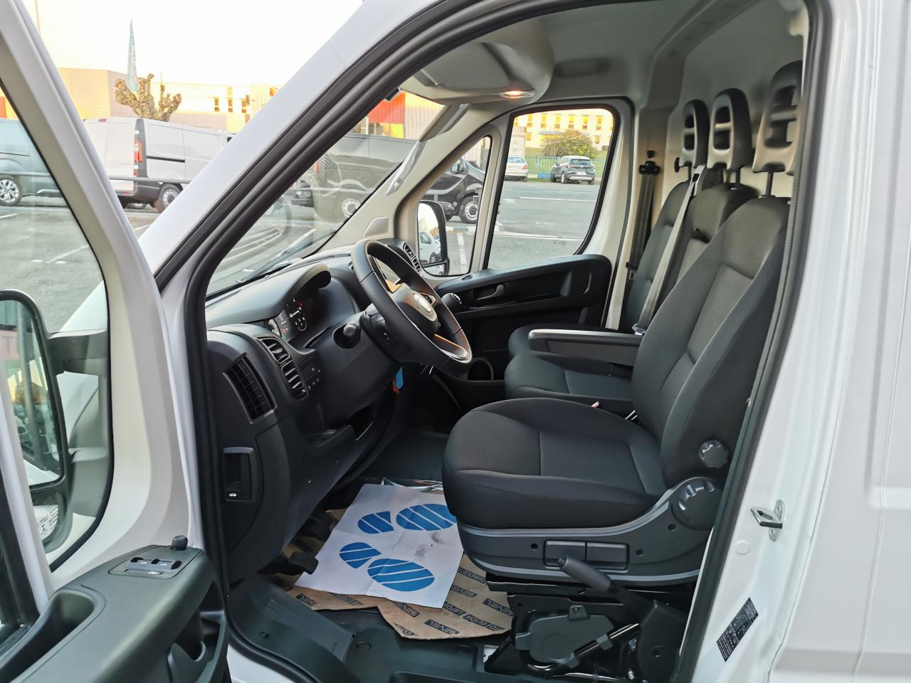 FIAT Ducato Tôlé Maxi 3.5 XL H2 2.2 - 140 S&S III FOURGON TOLE Fourgon Tôlé - Furgon: slika FIAT Ducato Tôlé Maxi 3.5 XL H2 2.2 - 140 S&S III FOURGON TOLE Fourgon Tôlé - Furgon FIAT Ducato Tôlé Maxi 3.5 XL H2 2.2 - 140 S&S III FOURGON TOLE Fourgon Tôlé - Furgon: slika FIAT Ducato Tôlé Maxi 3.5 XL H2 2.2 - 140 S&S III FOURGON TOLE Fourgon Tôlé - Furgon