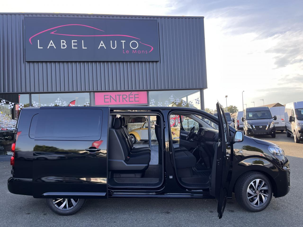 FIAT Scudo XL 2.0 BlueHDi - 180 S&S - BVA Cabine Approfondie 6 PLACES - Dostavno vozilo s dvostrukom kabinom: slika FIAT Scudo XL 2.0 BlueHDi - 180 S&S - BVA Cabine Approfondie 6 PLACES - Dostavno vozilo s dvostrukom kabinom FIAT Scudo XL 2.0 BlueHDi - 180 S&S - BVA Cabine Approfondie 6 PLACES - Dostavno vozilo s dvostrukom kabinom: slika FIAT Scudo XL 2.0 BlueHDi - 180 S&S - BVA Cabine Approfondie 6 PLACES - Dostavno vozilo s dvostrukom kabinom