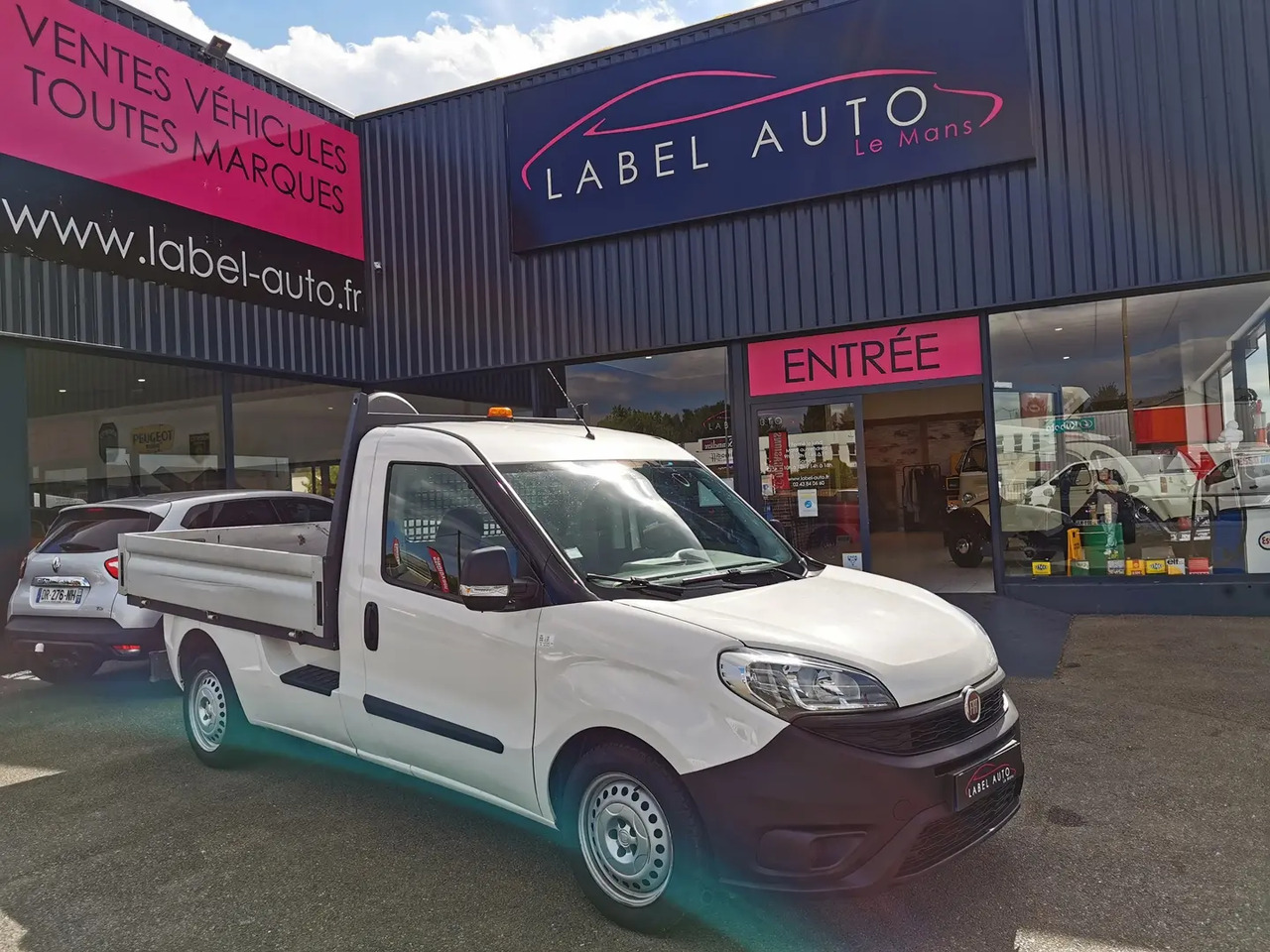 Fiat Doblo Cargo WORK UP MAXI 1.6 MULTIJET 105CH PRO LOUNGE - Dostavno vozilo s ravnom platformom: slika Fiat Doblo Cargo WORK UP MAXI 1.6 MULTIJET 105CH PRO LOUNGE - Dostavno vozilo s ravnom platformom Fiat Doblo Cargo WORK UP MAXI 1.6 MULTIJET 105CH PRO LOUNGE - Dostavno vozilo s ravnom platformom: slika Fiat Doblo Cargo WORK UP MAXI 1.6 MULTIJET 105CH PRO LOUNGE - Dostavno vozilo s ravnom platformom