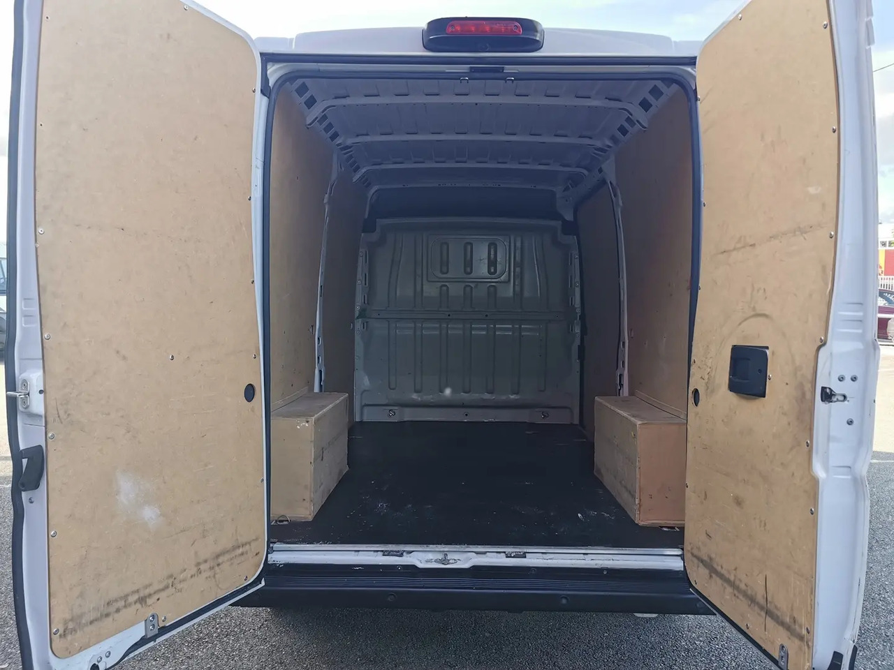 Fiat Ducato 3.3 MH2 2.3 MULTIJET 130CH PACK PRO NAV - Furgon: slika Fiat Ducato 3.3 MH2 2.3 MULTIJET 130CH PACK PRO NAV - Furgon Fiat Ducato 3.3 MH2 2.3 MULTIJET 130CH PACK PRO NAV - Furgon: slika Fiat Ducato 3.3 MH2 2.3 MULTIJET 130CH PACK PRO NAV - Furgon