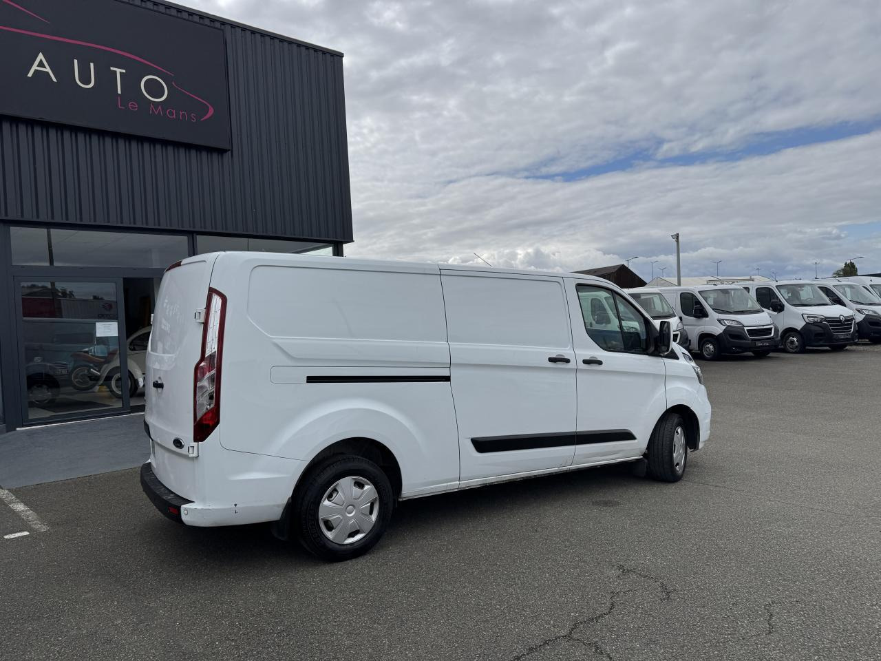 Ford Transit Custom 300 L2H1 2.0 ECOBLUE 130 HYBRID TREND BUSINESS - Furgon: slika Ford Transit Custom 300 L2H1 2.0 ECOBLUE 130 HYBRID TREND BUSINESS - Furgon Ford Transit Custom 300 L2H1 2.0 ECOBLUE 130 HYBRID TREND BUSINESS - Furgon: slika Ford Transit Custom 300 L2H1 2.0 ECOBLUE 130 HYBRID TREND BUSINESS - Furgon