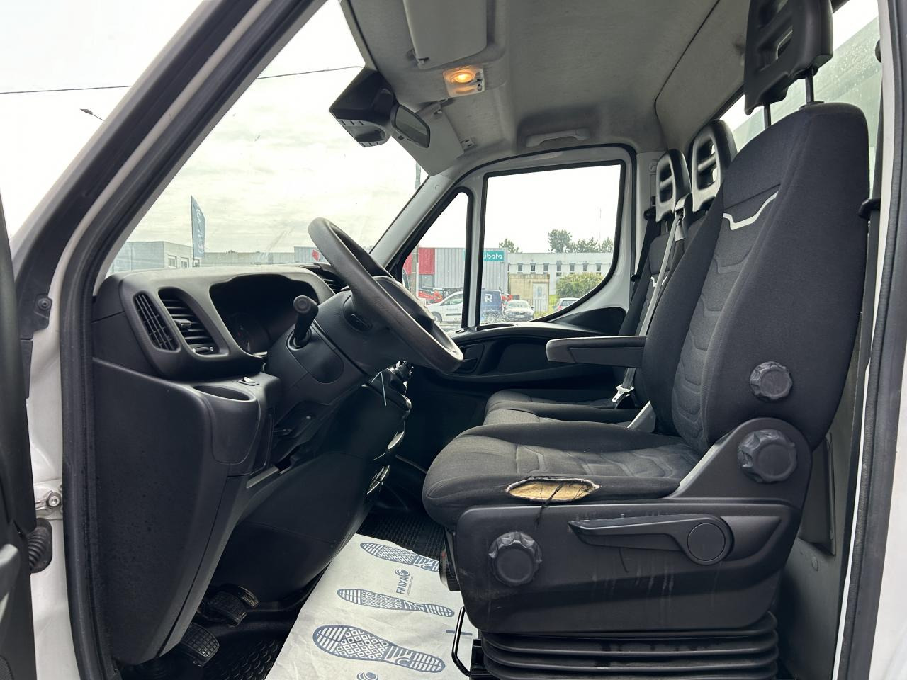 IVECO Daily 35 C 14 S&S (Quad-Leaf) CHASSIS CABINE 2014 35C/35S Chassis cabine 35 C Epmt.3.75 PHASE 3 - Mali kamion kiper: slika IVECO Daily 35 C 14 S&S (Quad-Leaf) CHASSIS CABINE 2014 35C/35S Chassis cabine 35 C Epmt.3.75 PHASE 3 - Mali kamion kiper IVECO Daily 35 C 14 S&S (Quad-Leaf) CHASSIS CABINE 2014 35C/35S Chassis cabine 35 C Epmt.3.75 PHASE 3 - Mali kamion kiper: slika IVECO Daily 35 C 14 S&S (Quad-Leaf) CHASSIS CABINE 2014 35C/35S Chassis cabine 35 C Epmt.3.75 PHASE 3 - Mali kamion kiper