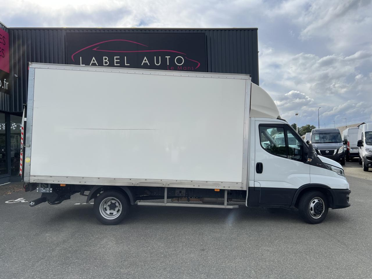 IVECO Daily 35 C 16 S&S (Quad-Leaf)  CHASSIS CABINE 2014 35C/35S Chassis cabine 35 C Epmt.4.1 PHASE 4 - Dostavno vozilo sa zatvorenim sandukom: slika IVECO Daily 35 C 16 S&S (Quad-Leaf)  CHASSIS CABINE 2014 35C/35S Chassis cabine 35 C Epmt.4.1 PHASE 4 - Dostavno vozilo sa zatvorenim sandukom IVECO Daily 35 C 16 S&S (Quad-Leaf)  CHASSIS CABINE 2014 35C/35S Chassis cabine 35 C Epmt.4.1 PHASE 4 - Dostavno vozilo sa zatvorenim sandukom: slika IVECO Daily 35 C 16 S&S (Quad-Leaf)  CHASSIS CABINE 2014 35C/35S Chassis cabine 35 C Epmt.4.1 PHASE 4 - Dostavno vozilo sa zatvorenim sandukom