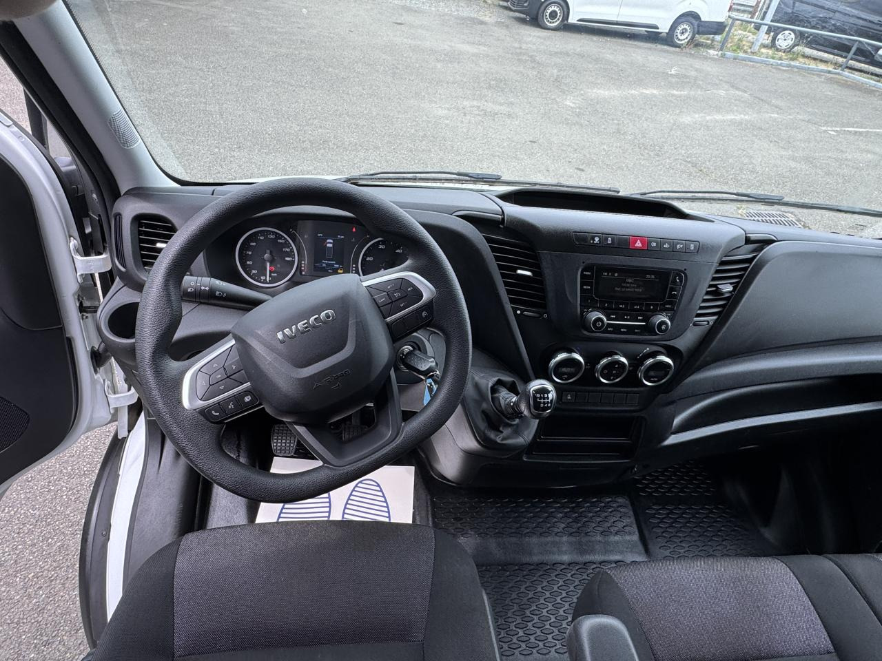 IVECO Daily 35C16 CAISSE HAYON 20M3 RJ 3.0L 160CH - Dostavno vozilo sa zatvorenim sandukom: slika IVECO Daily 35C16 CAISSE HAYON 20M3 RJ 3.0L 160CH - Dostavno vozilo sa zatvorenim sandukom IVECO Daily 35C16 CAISSE HAYON 20M3 RJ 3.0L 160CH - Dostavno vozilo sa zatvorenim sandukom: slika IVECO Daily 35C16 CAISSE HAYON 20M3 RJ 3.0L 160CH - Dostavno vozilo sa zatvorenim sandukom