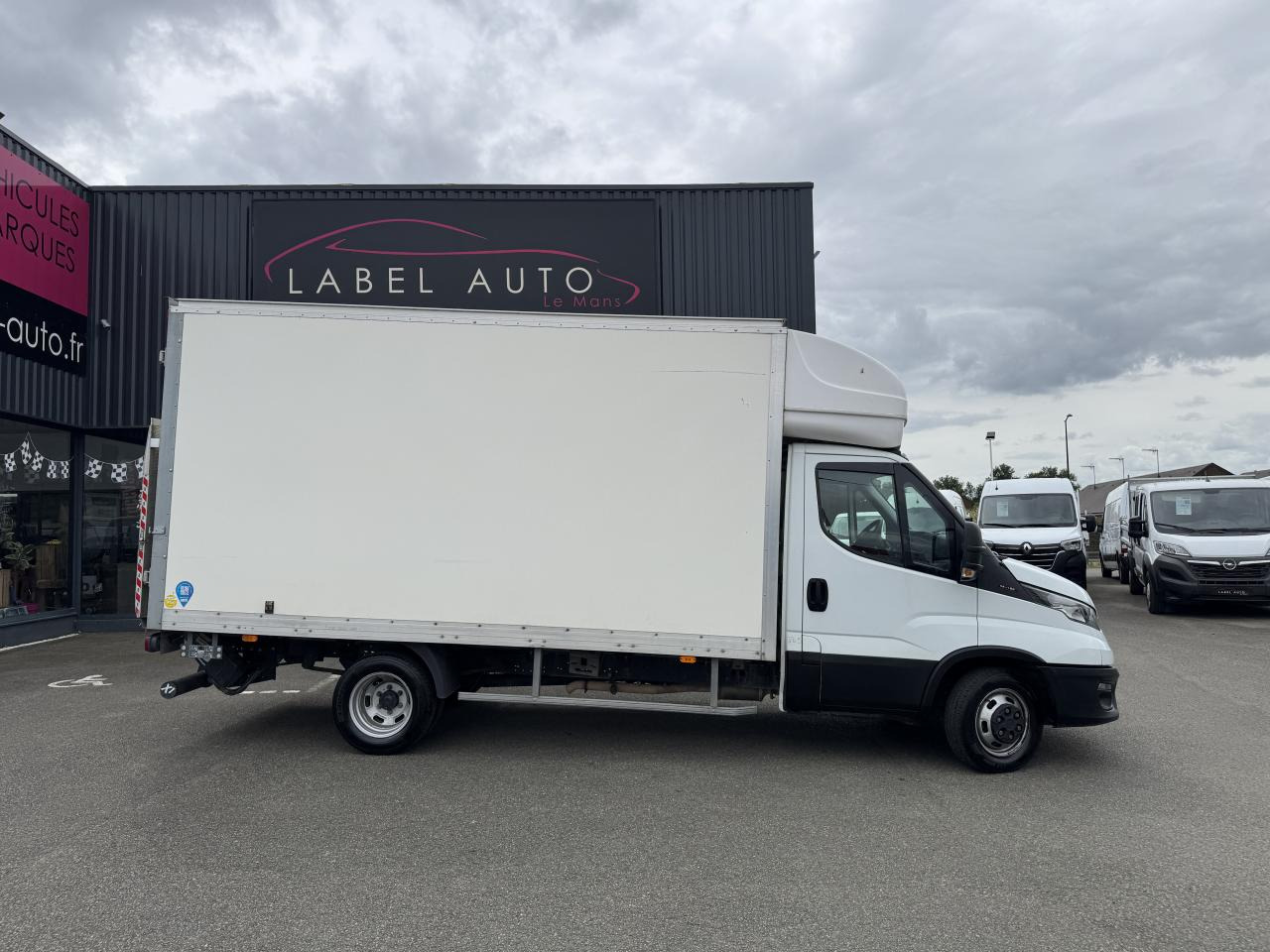 IVECO Daily 35C16 CAISSE HAYON 20M3 RJ 3.0L 160CH - Dostavno vozilo sa zatvorenim sandukom: slika IVECO Daily 35C16 CAISSE HAYON 20M3 RJ 3.0L 160CH - Dostavno vozilo sa zatvorenim sandukom IVECO Daily 35C16 CAISSE HAYON 20M3 RJ 3.0L 160CH - Dostavno vozilo sa zatvorenim sandukom: slika IVECO Daily 35C16 CAISSE HAYON 20M3 RJ 3.0L 160CH - Dostavno vozilo sa zatvorenim sandukom