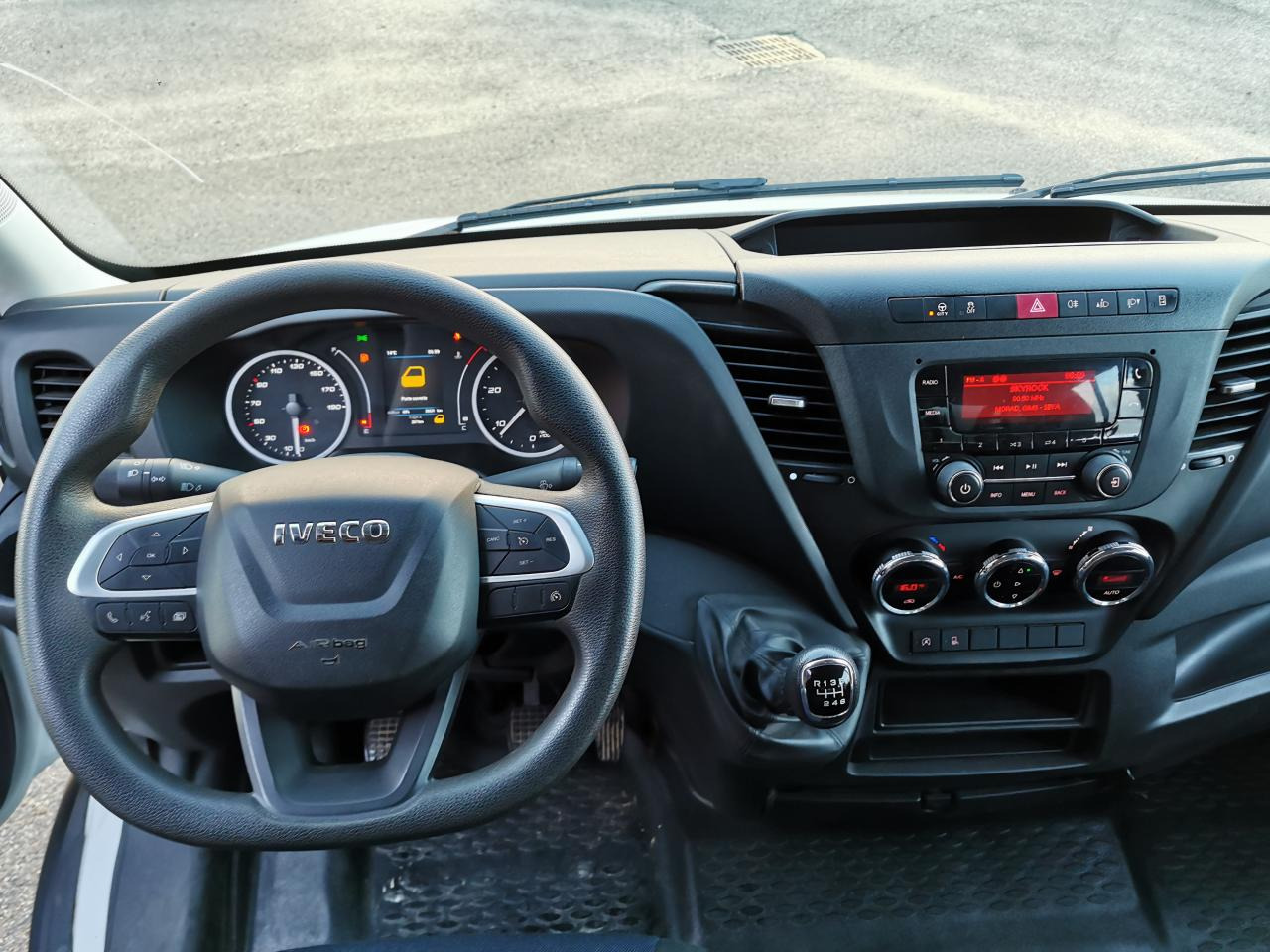 IVECO daily 35C14 BENNE COFFRE DOUBLE CABINE 6 places - Mali kamion kiper: slika IVECO daily 35C14 BENNE COFFRE DOUBLE CABINE 6 places - Mali kamion kiper IVECO daily 35C14 BENNE COFFRE DOUBLE CABINE 6 places - Mali kamion kiper: slika IVECO daily 35C14 BENNE COFFRE DOUBLE CABINE 6 places - Mali kamion kiper