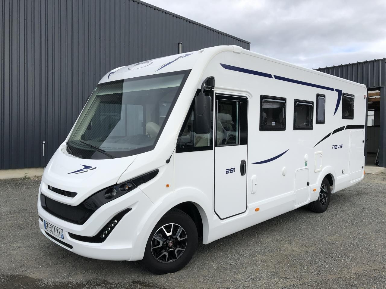 MC LOUIS NEVIS 281 - Integrirani kamper: slika MC LOUIS NEVIS 281 - Integrirani kamper MC LOUIS NEVIS 281 - Integrirani kamper: slika MC LOUIS NEVIS 281 - Integrirani kamper