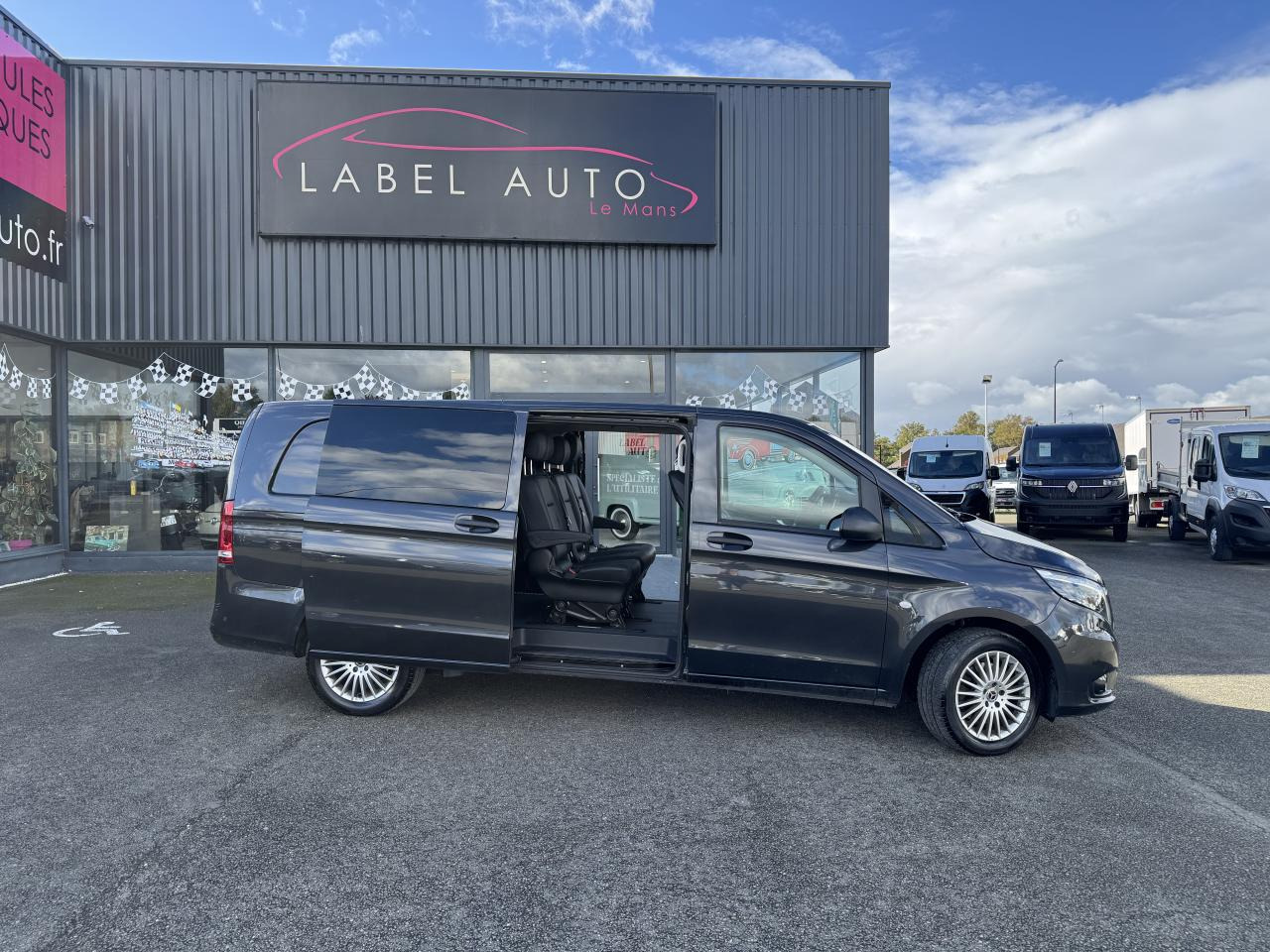 MERCEDES Vito MIXTO Extra Long 3.05t 119 CDI BlueEfficiency - BVA 9G-Tronic Propulsion MIXTO - BM 447 first - Furgon: slika MERCEDES Vito MIXTO Extra Long 3.05t 119 CDI BlueEfficiency - BVA 9G-Tronic Propulsion MIXTO - BM 447 first - Furgon MERCEDES Vito MIXTO Extra Long 3.05t 119 CDI BlueEfficiency - BVA 9G-Tronic Propulsion MIXTO - BM 447 first - Furgon: slika MERCEDES Vito MIXTO Extra Long 3.05t 119 CDI BlueEfficiency - BVA 9G-Tronic Propulsion MIXTO - BM 447 first - Furgon