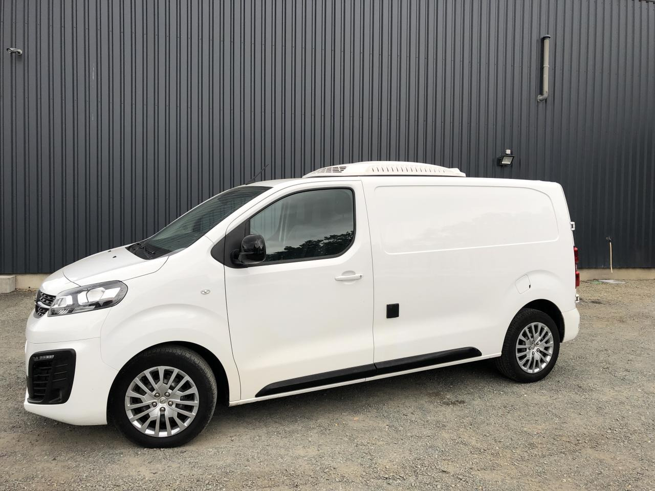 OPEL VIVARO 2.0 D 145CH FRIGORIFIQUE POSITIF THERMOKING - Dostavno vozilo hladnjača: slika OPEL VIVARO 2.0 D 145CH FRIGORIFIQUE POSITIF THERMOKING - Dostavno vozilo hladnjača OPEL VIVARO 2.0 D 145CH FRIGORIFIQUE POSITIF THERMOKING - Dostavno vozilo hladnjača: slika OPEL VIVARO 2.0 D 145CH FRIGORIFIQUE POSITIF THERMOKING - Dostavno vozilo hladnjača