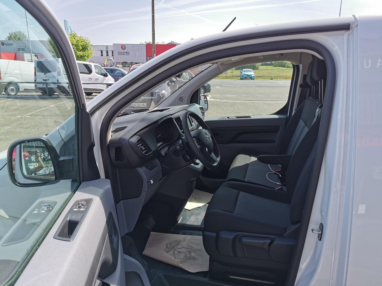 Opel Vivaro fourgon 2.0 D 145CH FRIGORIFIQUE POSITIF THERMOKING - Dostavno vozilo hladnjača: slika Opel Vivaro fourgon 2.0 D 145CH FRIGORIFIQUE POSITIF THERMOKING - Dostavno vozilo hladnjača Opel Vivaro fourgon 2.0 D 145CH FRIGORIFIQUE POSITIF THERMOKING - Dostavno vozilo hladnjača: slika Opel Vivaro fourgon 2.0 D 145CH FRIGORIFIQUE POSITIF THERMOKING - Dostavno vozilo hladnjača
