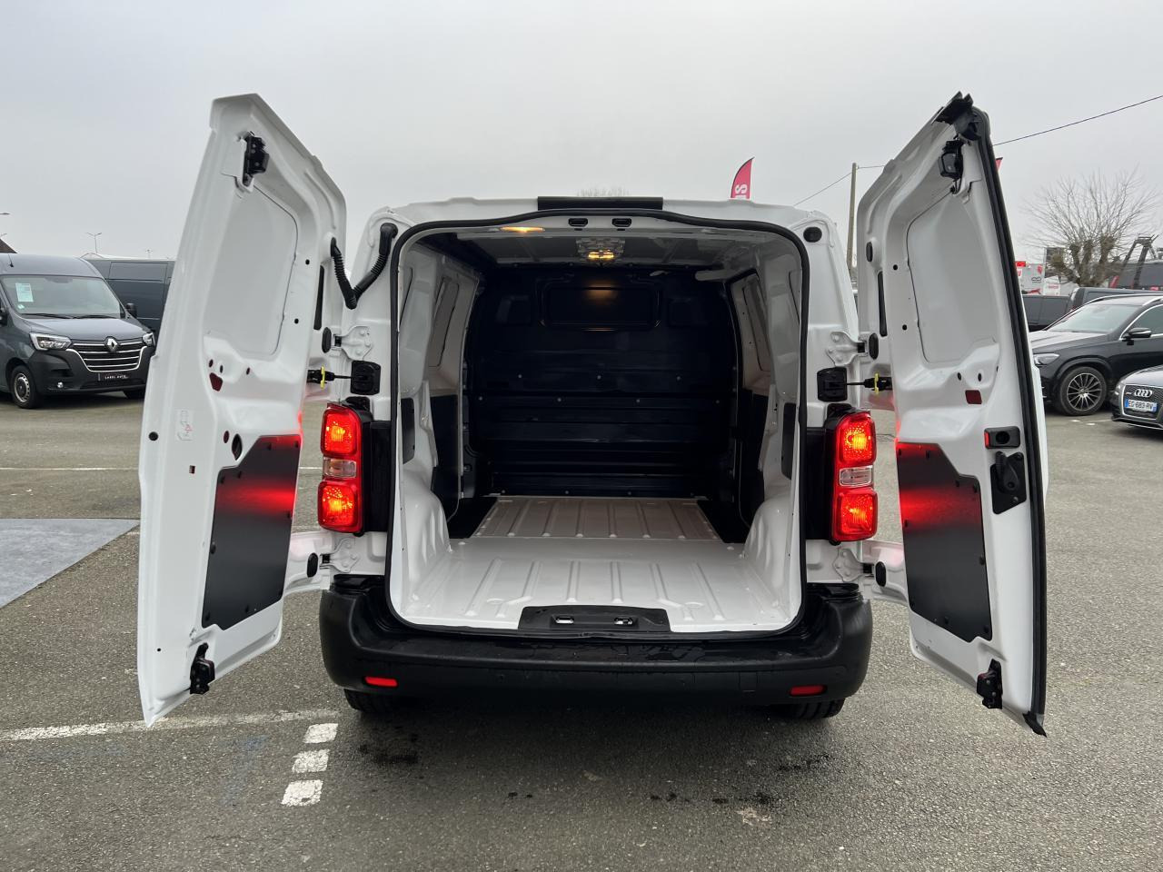 Opel Vivaro fourgon M 2.0 BLUEHDI 145CH EAT-8 PACK CLIM - Mali kombi: slika Opel Vivaro fourgon M 2.0 BLUEHDI 145CH EAT-8 PACK CLIM - Mali kombi Opel Vivaro fourgon M 2.0 BLUEHDI 145CH EAT-8 PACK CLIM - Mali kombi: slika Opel Vivaro fourgon M 2.0 BLUEHDI 145CH EAT-8 PACK CLIM - Mali kombi