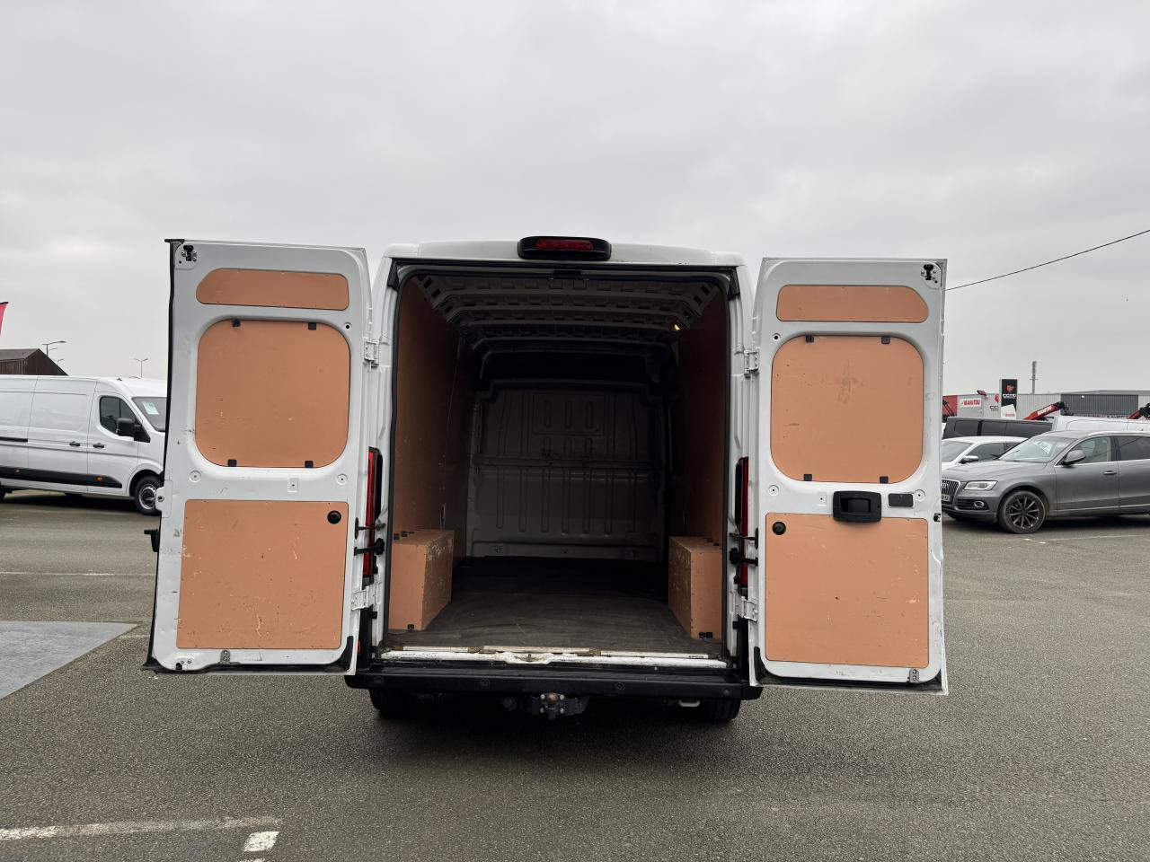 PEUGEOT BOXER 3T3 L3H2 2.2 HDI 140CH ASPHALT - Furgon: slika PEUGEOT BOXER 3T3 L3H2 2.2 HDI 140CH ASPHALT - Furgon PEUGEOT BOXER 3T3 L3H2 2.2 HDI 140CH ASPHALT - Furgon: slika PEUGEOT BOXER 3T3 L3H2 2.2 HDI 140CH ASPHALT - Furgon