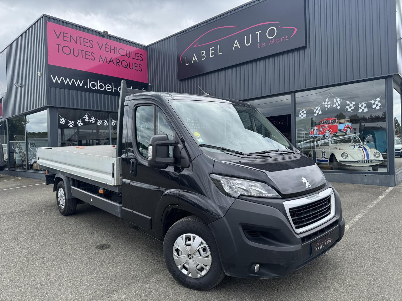 PEUGEOT BOXER 3T5 PLATEAU 4M20 2.2 HDI 140 CH PREMIUM - Dostavno vozilo s ravnom platformom: slika PEUGEOT BOXER 3T5 PLATEAU 4M20 2.2 HDI 140 CH PREMIUM - Dostavno vozilo s ravnom platformom PEUGEOT BOXER 3T5 PLATEAU 4M20 2.2 HDI 140 CH PREMIUM - Dostavno vozilo s ravnom platformom: slika PEUGEOT BOXER 3T5 PLATEAU 4M20 2.2 HDI 140 CH PREMIUM - Dostavno vozilo s ravnom platformom