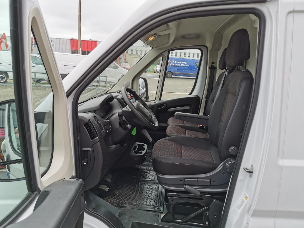 PEUGEOT Boxer 3.5t L2H2 2.2 HDi S&S Maxi - 140 III FOURGON TOLE Fourgon Tolé 435 L2H2 PHASE 3 - Furgon: slika PEUGEOT Boxer 3.5t L2H2 2.2 HDi S&S Maxi - 140 III FOURGON TOLE Fourgon Tolé 435 L2H2 PHASE 3 - Furgon PEUGEOT Boxer 3.5t L2H2 2.2 HDi S&S Maxi - 140 III FOURGON TOLE Fourgon Tolé 435 L2H2 PHASE 3 - Furgon: slika PEUGEOT Boxer 3.5t L2H2 2.2 HDi S&S Maxi - 140 III FOURGON TOLE Fourgon Tolé 435 L2H2 PHASE 3 - Furgon