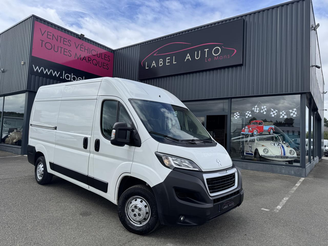 PEUGEOT Boxer Asphalt 333 L2H2 2.2 BlueHDi S&S - 120 III FOURGON TOLE Fourgon Tolé 333 L2H2 PHAS - Furgon: slika PEUGEOT Boxer Asphalt 333 L2H2 2.2 BlueHDi S&S - 120 III FOURGON TOLE Fourgon Tolé 333 L2H2 PHAS - Furgon PEUGEOT Boxer Asphalt 333 L2H2 2.2 BlueHDi S&S - 120 III FOURGON TOLE Fourgon Tolé 333 L2H2 PHAS - Furgon: slika PEUGEOT Boxer Asphalt 333 L2H2 2.2 BlueHDi S&S - 120 III FOURGON TOLE Fourgon Tolé 333 L2H2 PHAS - Furgon
