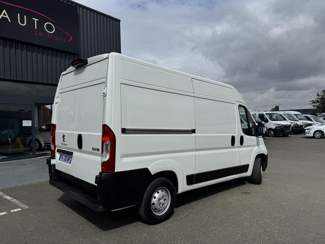 PEUGEOT Boxer Asphalt 333 L2H2 2.2 BlueHDi S&S - 120 III FOURGON TOLE Fourgon Tolé 333 L2H2 PHAS - Furgon: slika PEUGEOT Boxer Asphalt 333 L2H2 2.2 BlueHDi S&S - 120 III FOURGON TOLE Fourgon Tolé 333 L2H2 PHAS - Furgon PEUGEOT Boxer Asphalt 333 L2H2 2.2 BlueHDi S&S - 120 III FOURGON TOLE Fourgon Tolé 333 L2H2 PHAS - Furgon: slika PEUGEOT Boxer Asphalt 333 L2H2 2.2 BlueHDi S&S - 120 III FOURGON TOLE Fourgon Tolé 333 L2H2 PHAS - Furgon