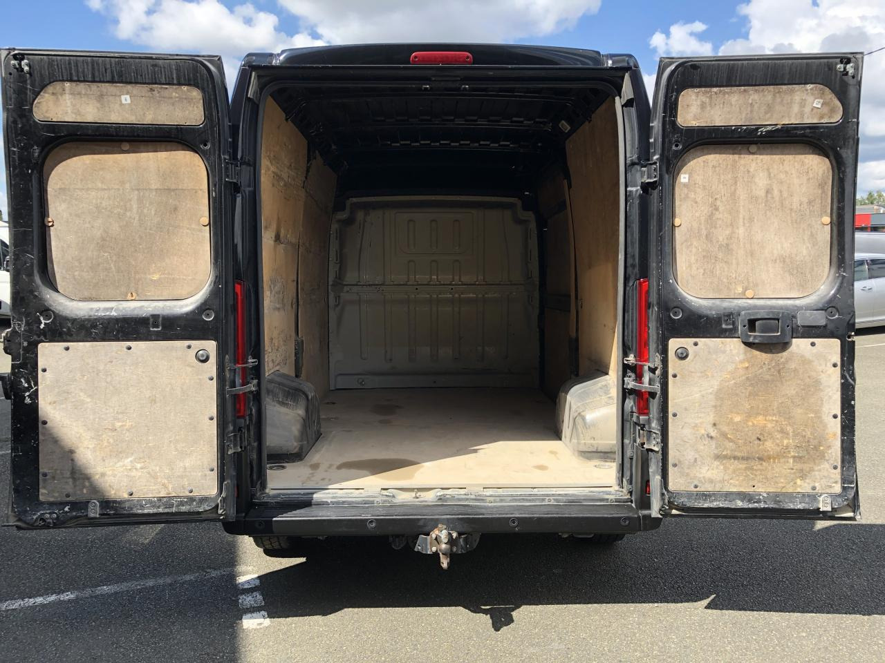 PEUGEOT Boxer Premium 335 L2H2 2.2 BlueHDi 165CH - Furgon: slika PEUGEOT Boxer Premium 335 L2H2 2.2 BlueHDi 165CH - Furgon PEUGEOT Boxer Premium 335 L2H2 2.2 BlueHDi 165CH - Furgon: slika PEUGEOT Boxer Premium 335 L2H2 2.2 BlueHDi 165CH - Furgon