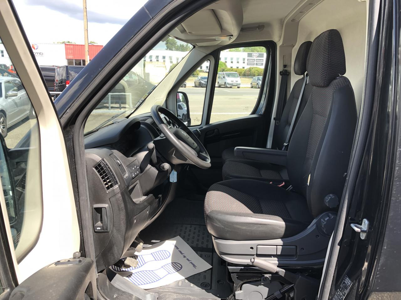 PEUGEOT Boxer Premium 335 L2H2 2.2 BlueHDi 165CH - Furgon: slika PEUGEOT Boxer Premium 335 L2H2 2.2 BlueHDi 165CH - Furgon PEUGEOT Boxer Premium 335 L2H2 2.2 BlueHDi 165CH - Furgon: slika PEUGEOT Boxer Premium 335 L2H2 2.2 BlueHDi 165CH - Furgon