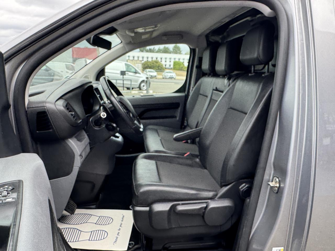 PEUGEOT Expert Standard 2.0 BlueHDI -180CH EAT8 ASPHALT - Furgon: slika PEUGEOT Expert Standard 2.0 BlueHDI -180CH EAT8 ASPHALT - Furgon PEUGEOT Expert Standard 2.0 BlueHDI -180CH EAT8 ASPHALT - Furgon: slika PEUGEOT Expert Standard 2.0 BlueHDI -180CH EAT8 ASPHALT - Furgon